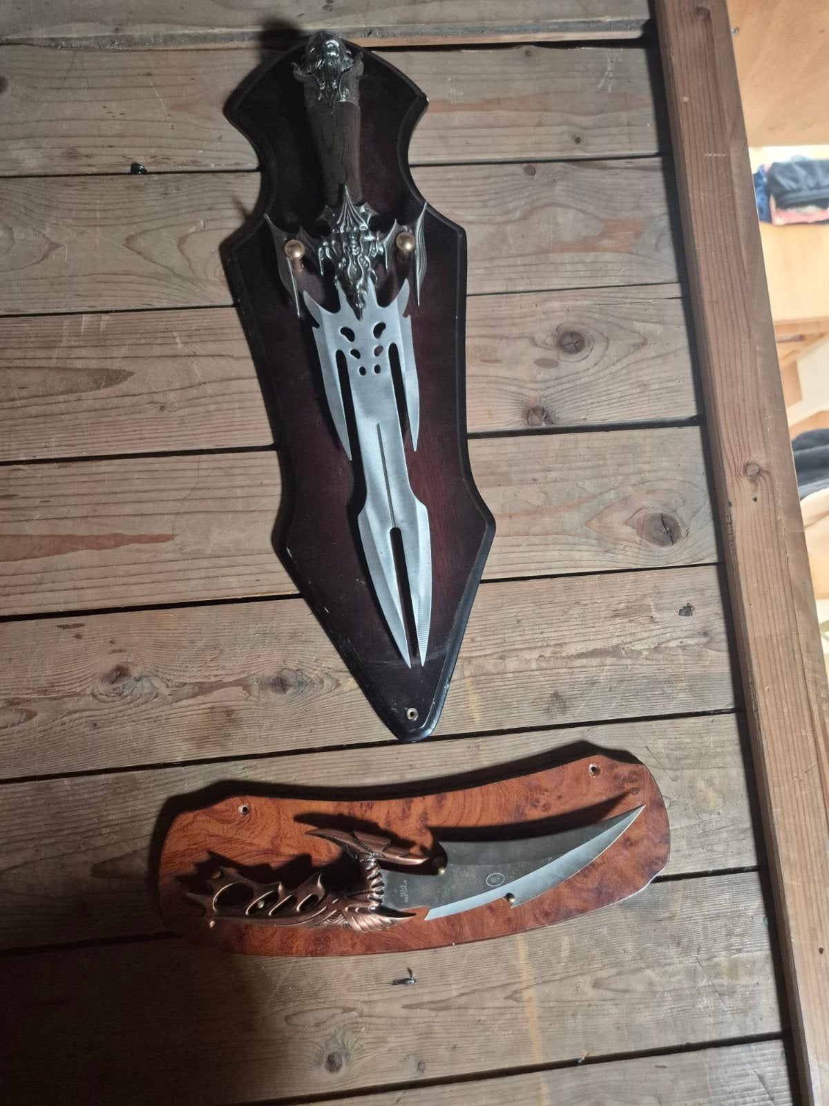 Decoratieve zwaarden op wandplank, Ophalen of Verzenden