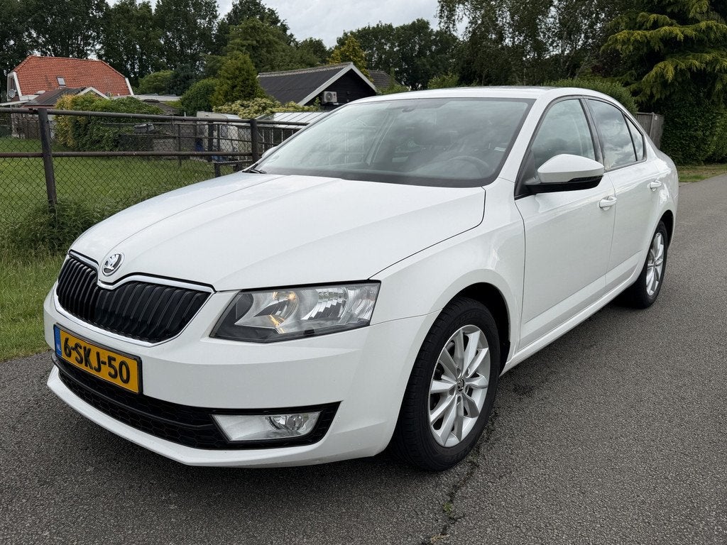 Skoda Octavia 1.2 TSI Greentech Ambition Businessline ECC/NA, Voorwielaandrijving, Euro 5, Stof, Gebruikt