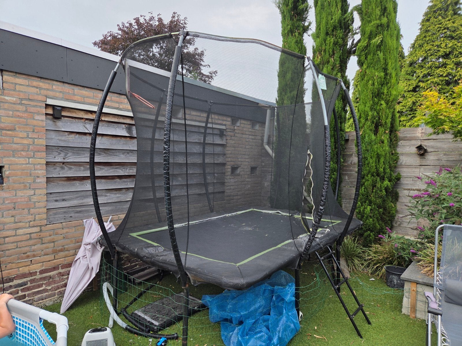Grote trampoline met veiligheidsnet en ladder, Ophalen, Gebruikt