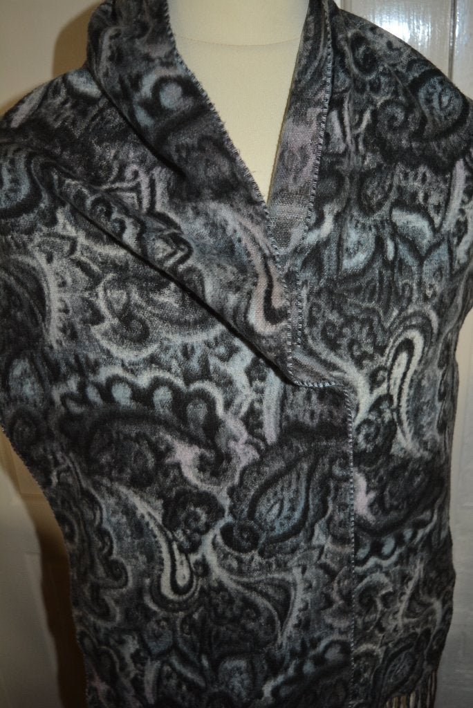 zachte langwerpige sjaal met mooi patroon, Ophalen of Verzenden, Zo goed als nieuw, Maat 46/48 (XL) of groter, Sjaal