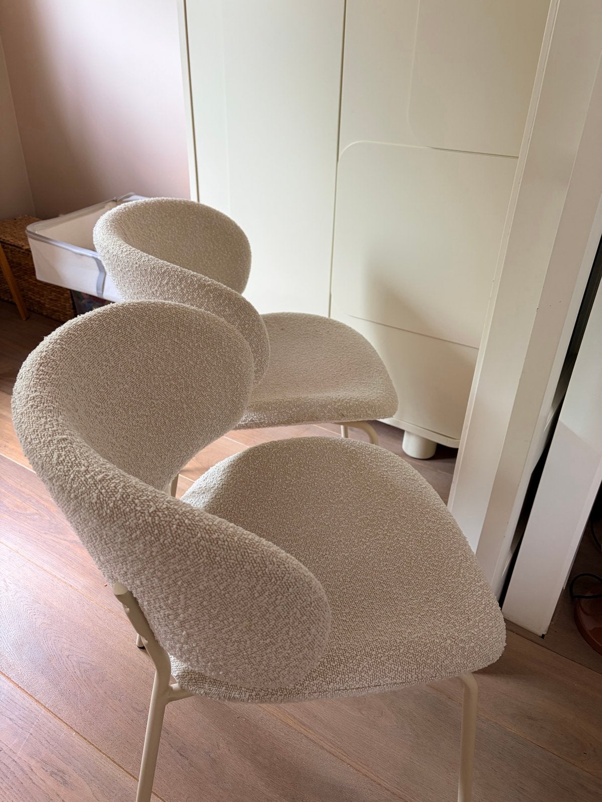 KARWEI eetkamerstoel Lola beige bouclé stof, Twee, Overige kleuren, Ophalen of Verzenden, Zo goed als nieuw