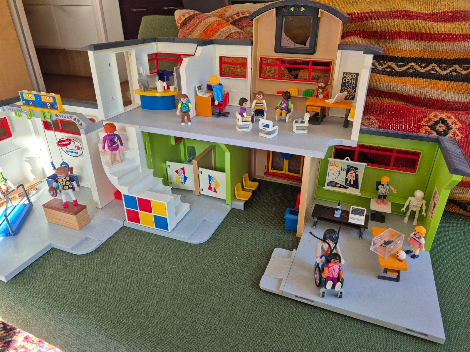Playmobil Grote School met Inrichting en Gymzaal, Ophalen of Verzenden, Gebruikt, Jongen of Meisje