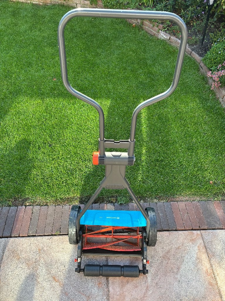 Te koop: Gardena grasmaaier