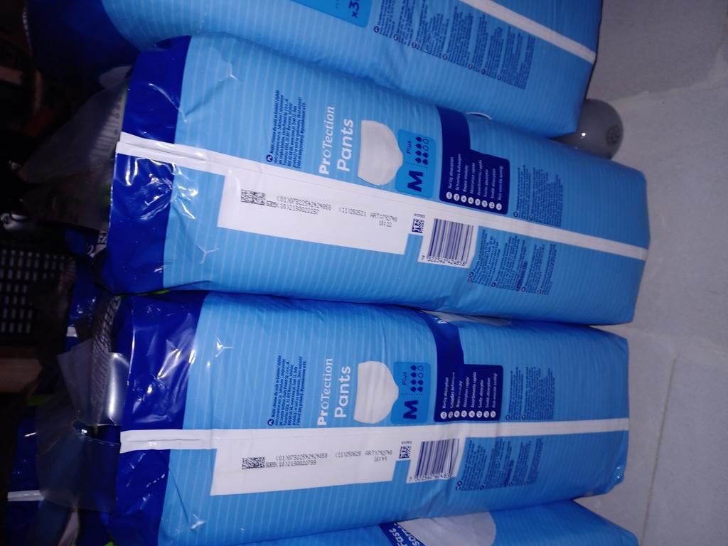 Tena pants Maat M extra droog inhoud 30 pants per pak, Diversen, Verpleegmiddelen, Ophalen, Nieuw