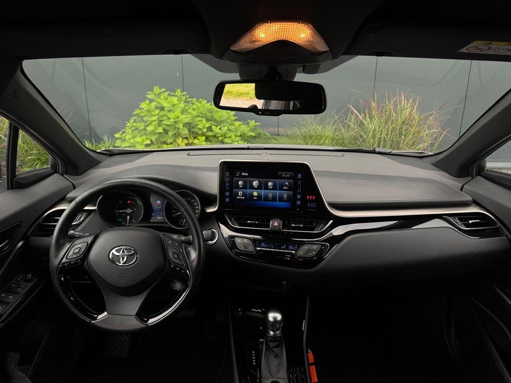 Toyota C-HR 1.8 Hybrid Active M20 NAVI | LED | CAMERA | SPOR, Auto's, Stof, 4 cilinders, Met garantie (alle), 98 pk
