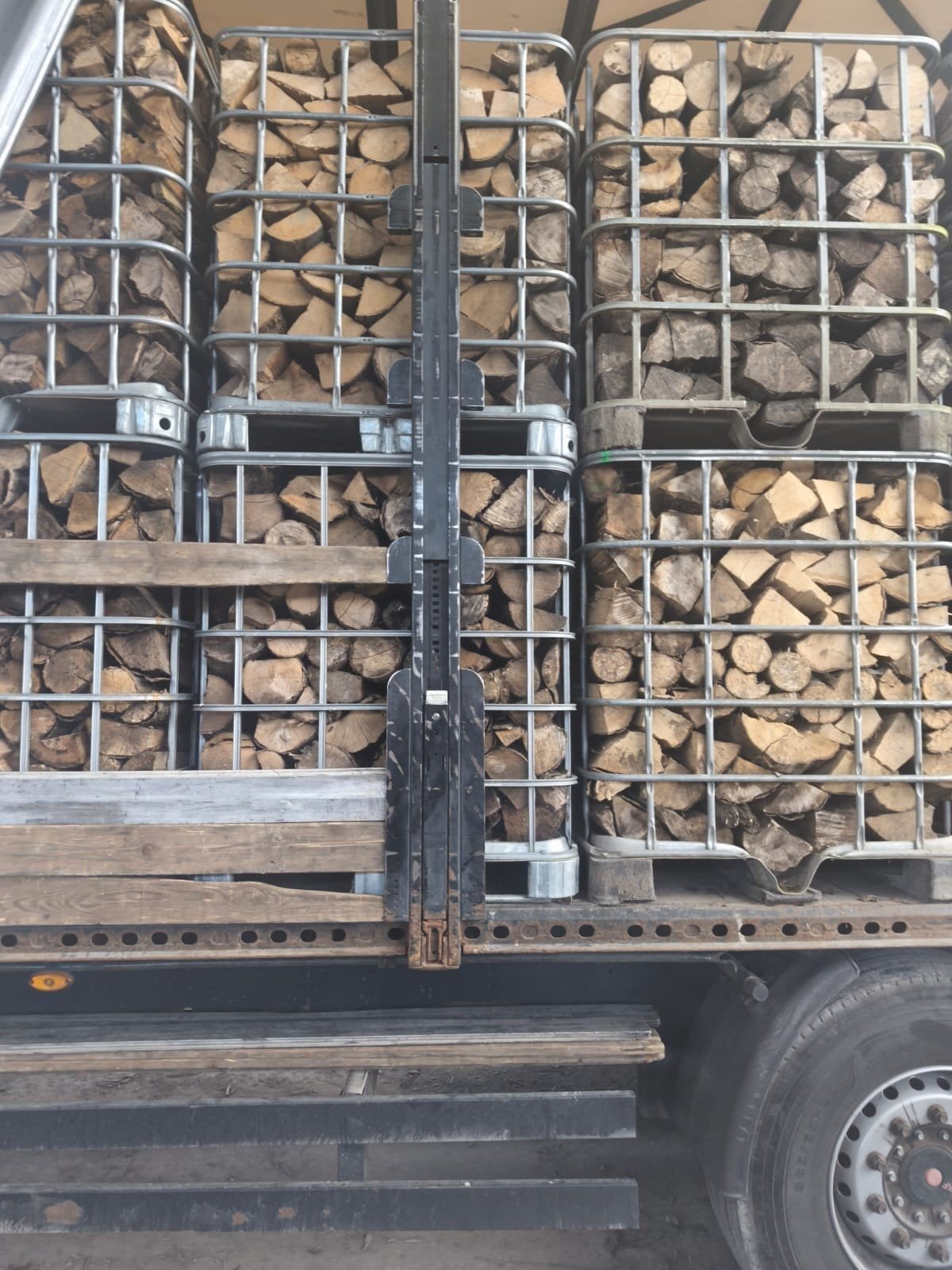 Groothandel in topkwaliteit Haardhout. volle vrachtwagens.
 , Tuin en Terras, Minder dan 3 m³, Ophalen of Verzenden, Eikenhout