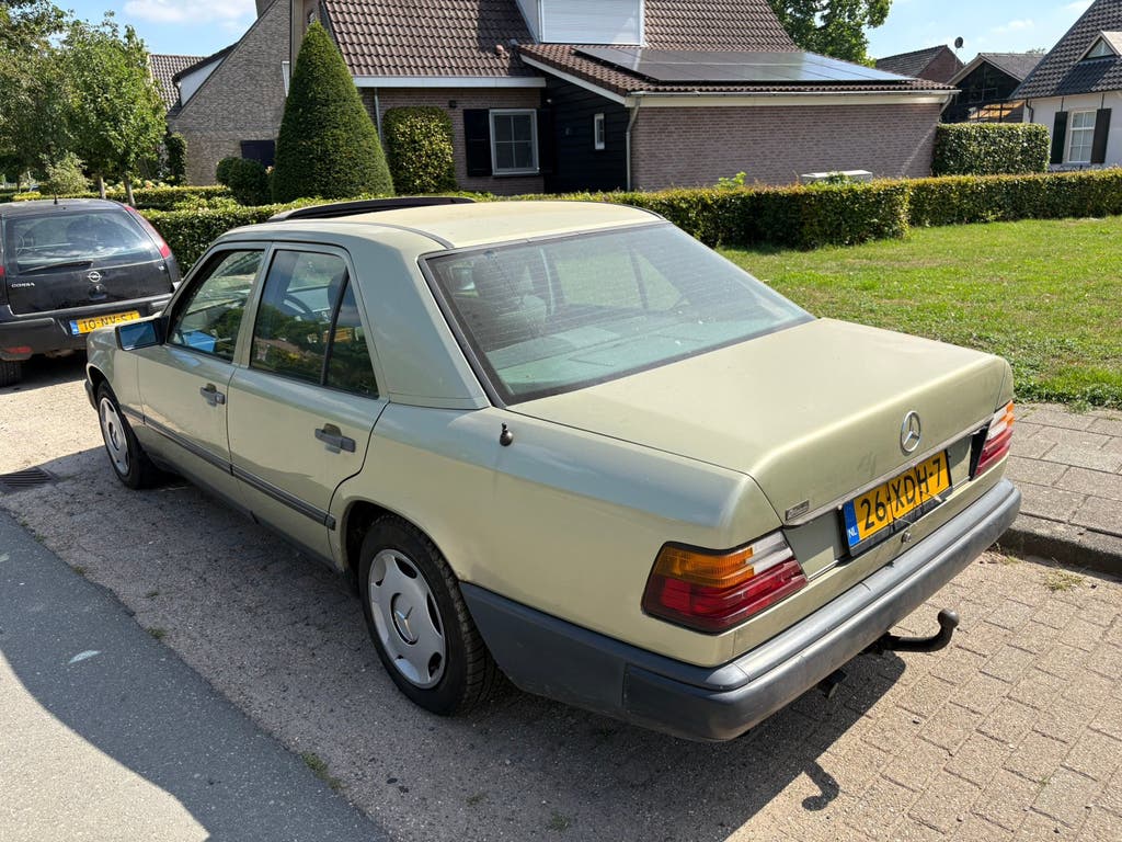 Mercedes-Benz W124 uit 1985 – Belastingvrij, foto 2
