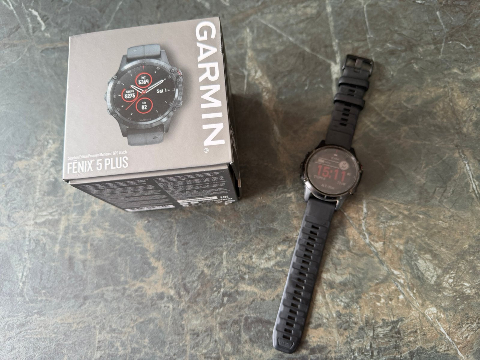 Garmin Fenix 5 Plus Sapphire Glass met deels oplaadprobleem, Zwart, Ophalen of Verzenden, Zo goed als nieuw, GPS