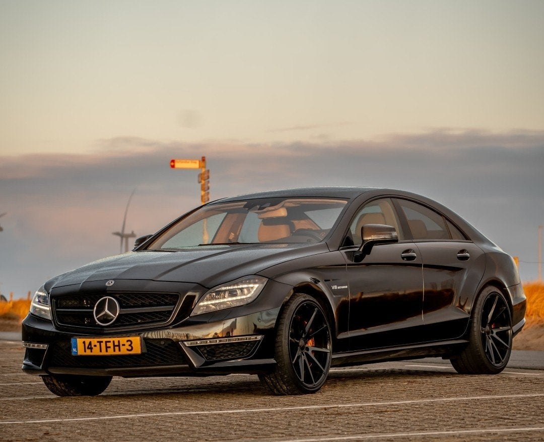MERCEDES CLS 63 AMG•PERFORMANCE PACK•CERAMIC BRAKES•20 INCH, 5461 cc, Achterwielaandrijving, 1770 kg, Particulier