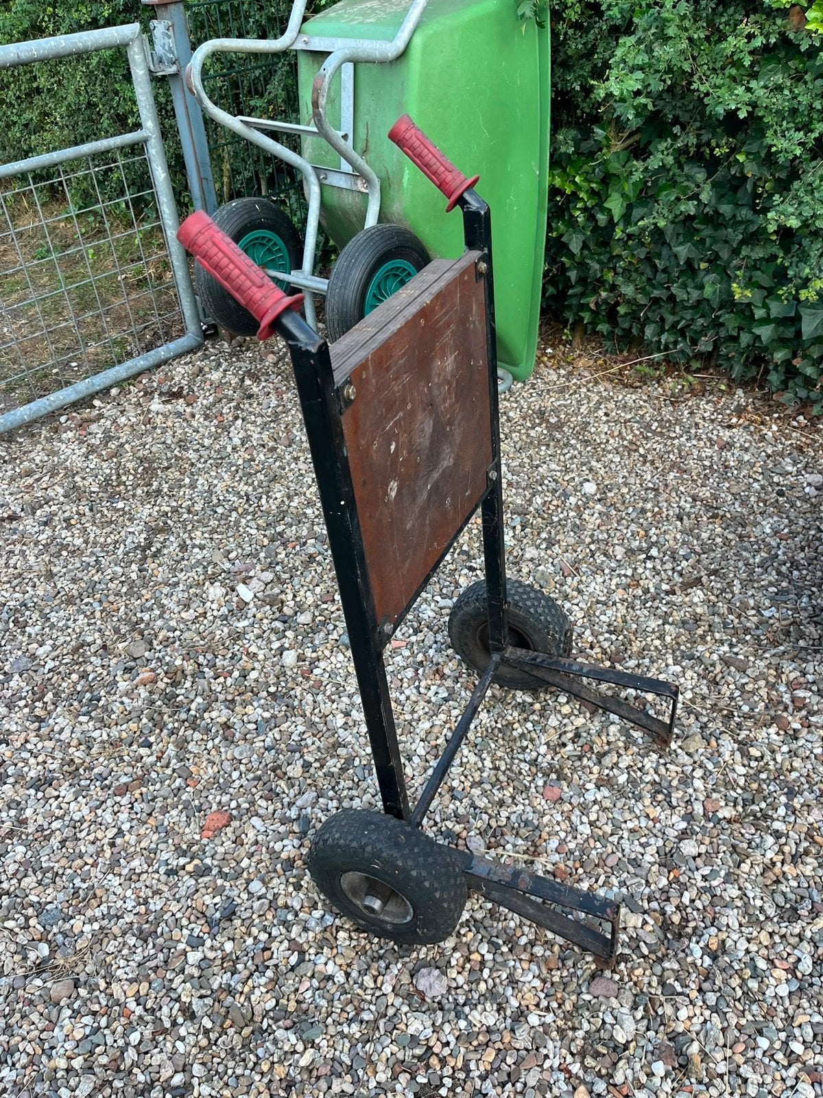 Buitenboordmotor standaard op wielen (banden lek), Watersport en Boten, Accessoires en Onderhoud, Ophalen, Gebruikt, Motor en Techniek