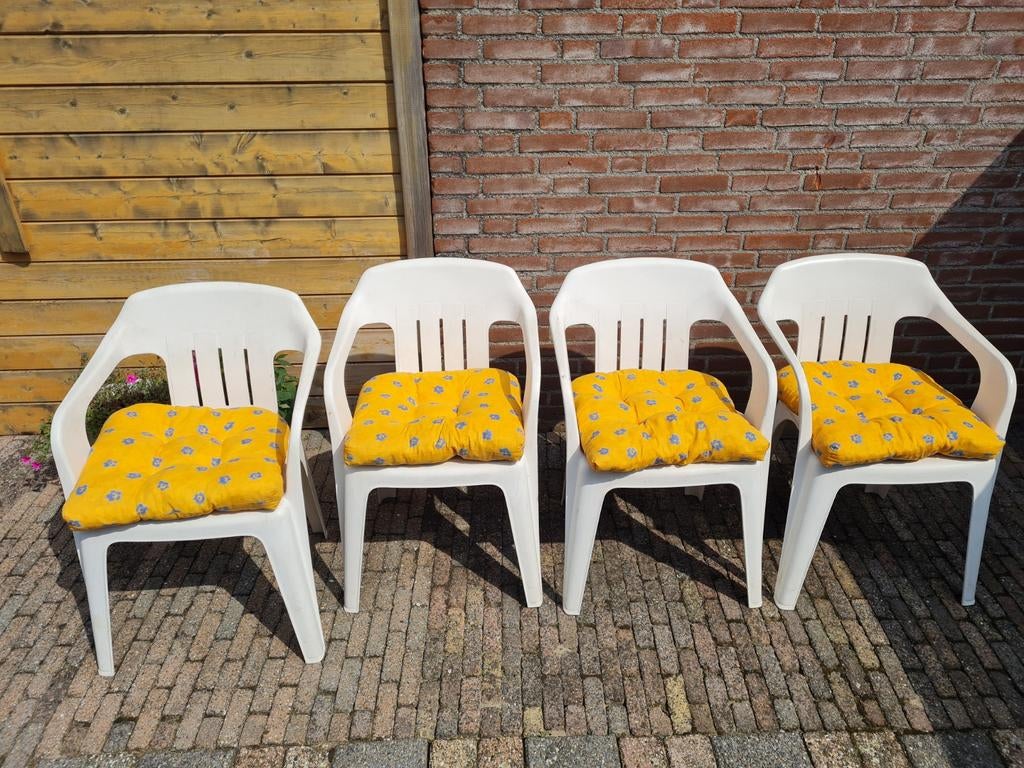 4 Witte Tuinstoelen Jardin met Kussentjes, Tuin en Terras, Ophalen, Gebruikt, Kunststof