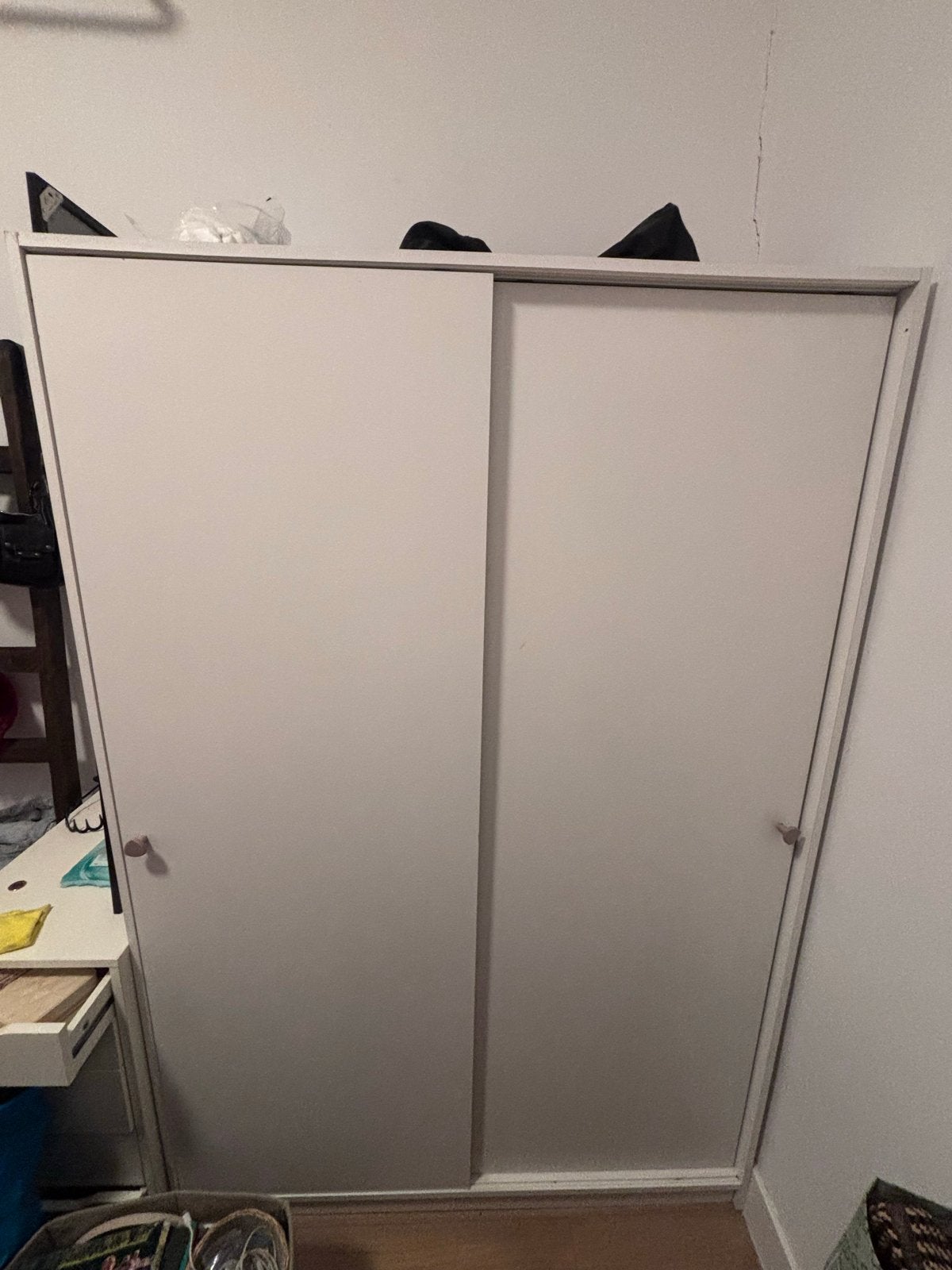 Witte kledingkast met schuifdeuren - IKEA KLEPPSTAD, Gebruikt, 100 tot 150 cm, Ophalen of Verzenden, 150 tot 200 cm