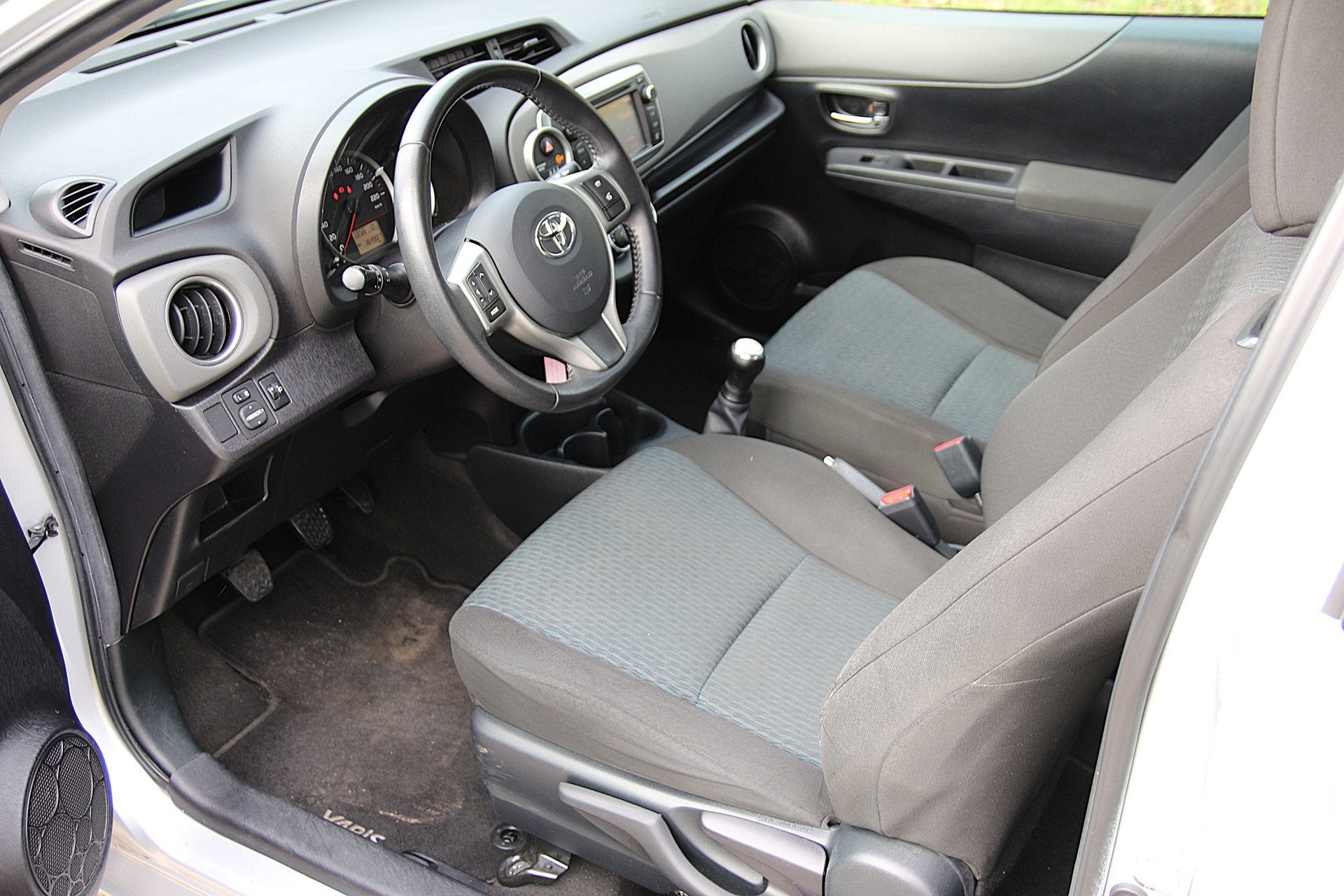 Toyota Yaris 1.0 VVT-i 70pk Aspiration | NL-auto | Facelift, Auto's, Euro 5, Met garantie (alle), Origineel Nederlands, Bedrijf