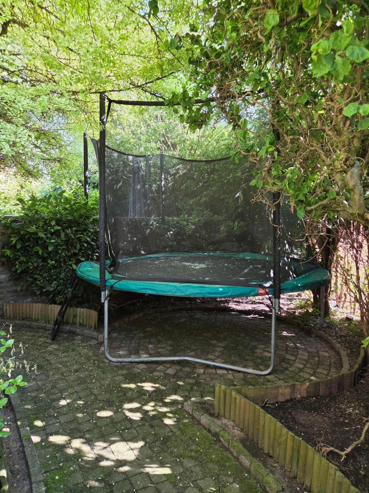 Berg Trampoline met veiligheidsnet en ladder 330 cm, Ophalen, Gebruikt