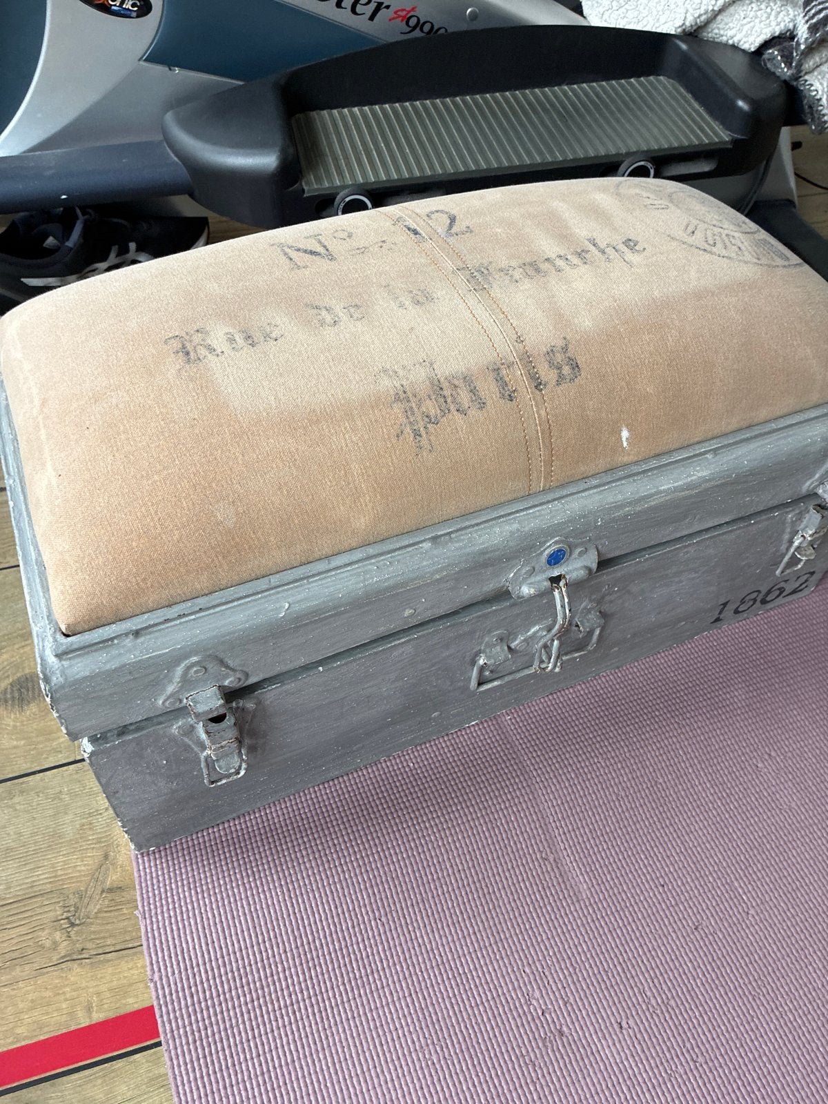 Vintage Opbergkist met Kussen - Industrieel Design, Huis en Inrichting, Woonaccessoires | Kisten, Ophalen, Minder dan 50 cm, Gebruikt