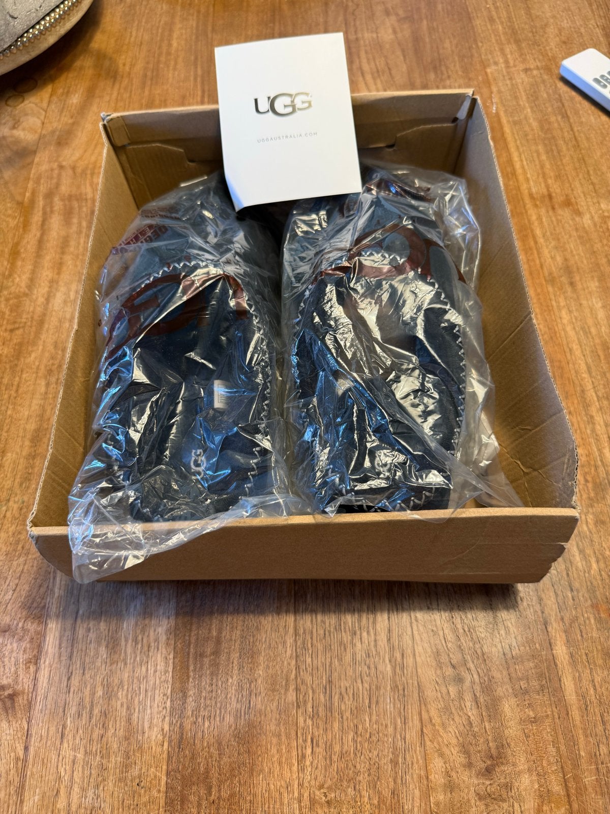 Nieuwe UGG Tasman Zwart - Maat 45, Kleding | Dames, Schoenen, Ophalen of Verzenden, Nieuw, Zwart, Pantoffels of Sloffen