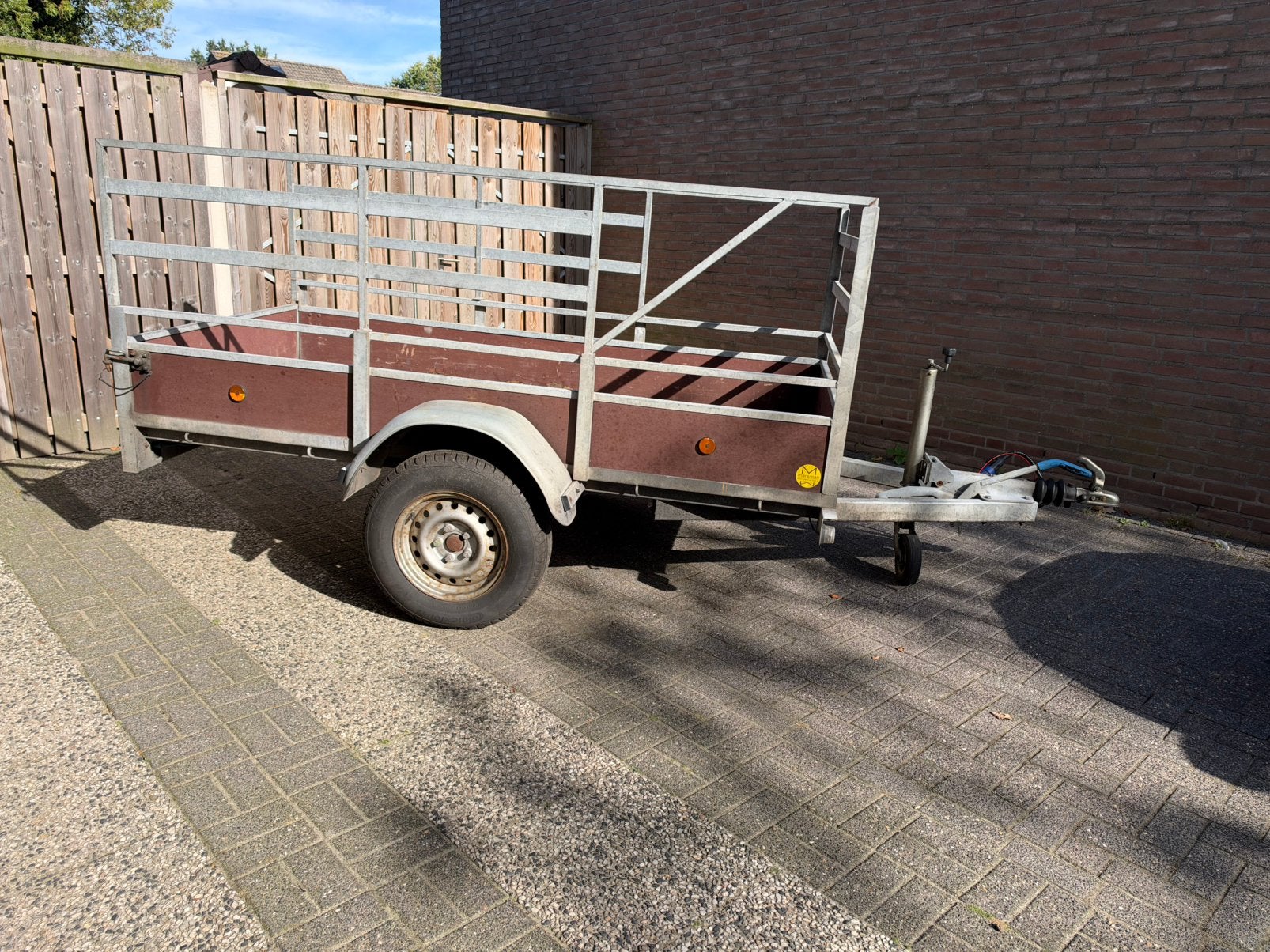 Te koop mooie enkelasser aanhanger met kenteken, Ophalen, Gebruikt