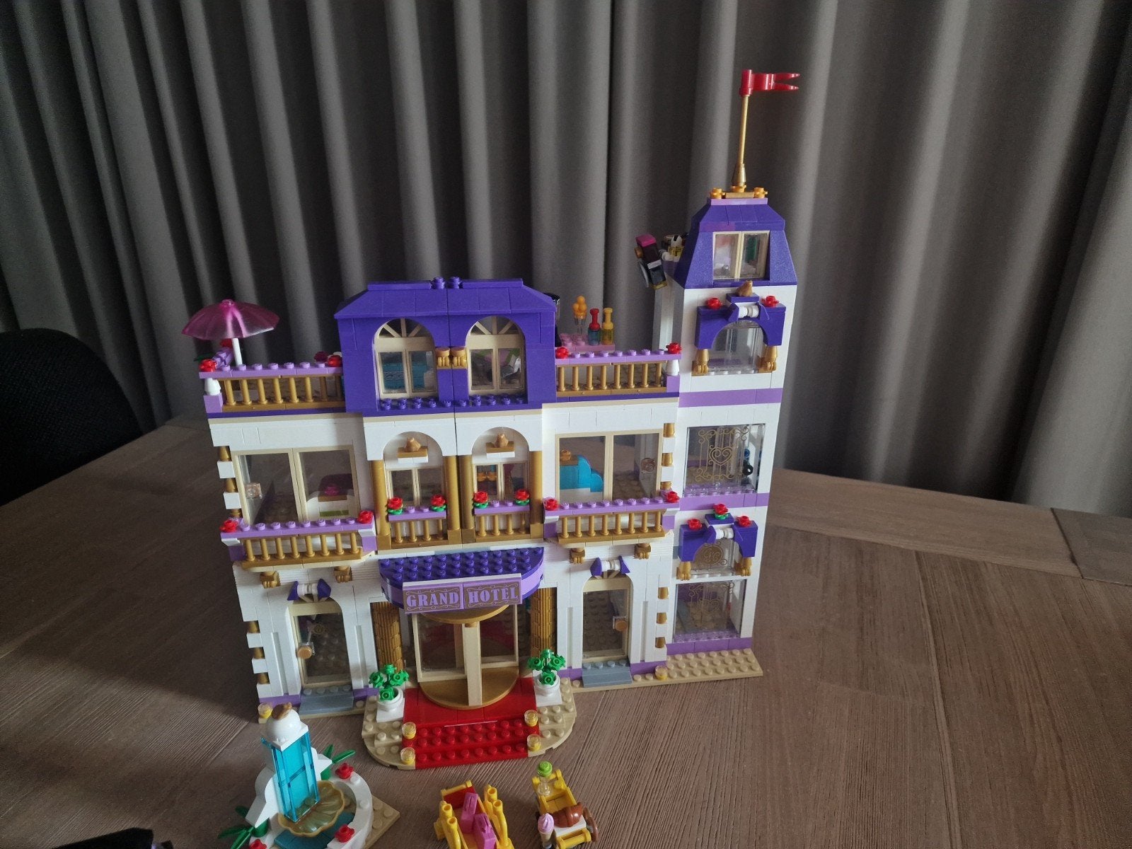 Lego Friends Grand Hotel Heartlake City (41101), Ophalen of Verzenden, Zo goed als nieuw, Overige merken
