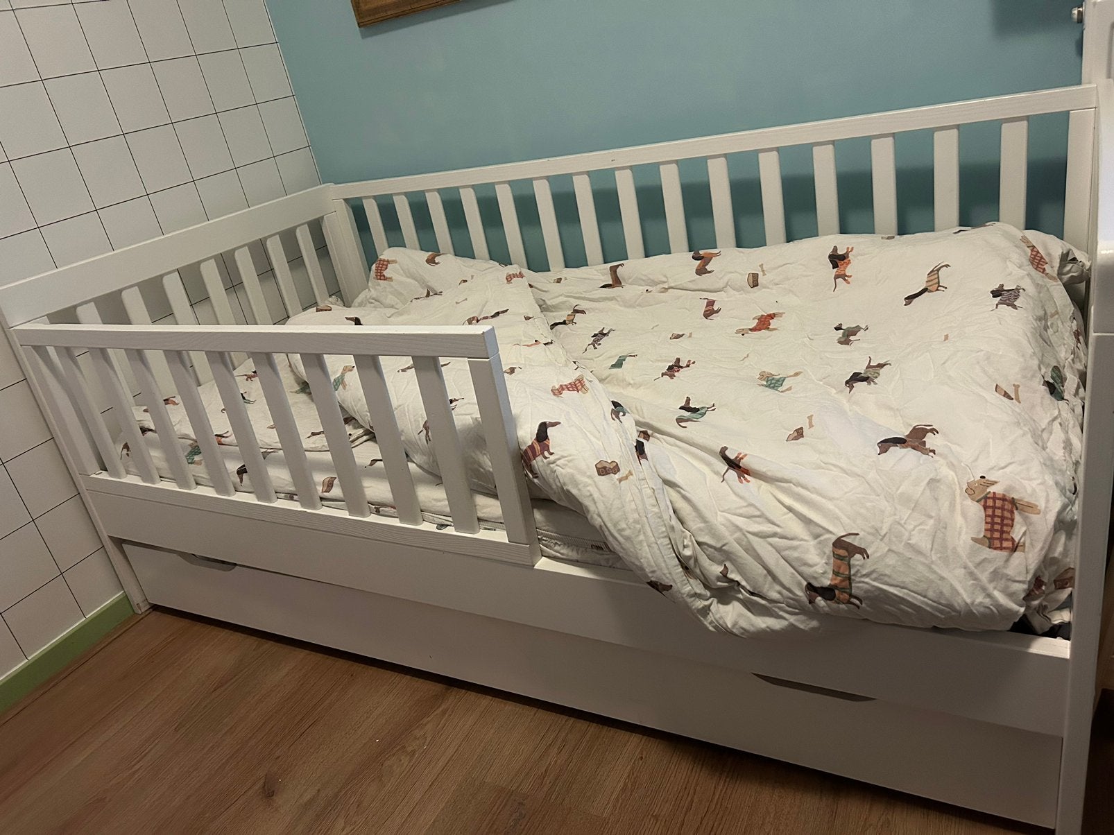 Petit amelie peuterbed, Kinderen en Baby's, Kinderkamer | Bedden, Ophalen, 70 tot 85 cm, 140 tot 160 cm, Zo goed als nieuw
