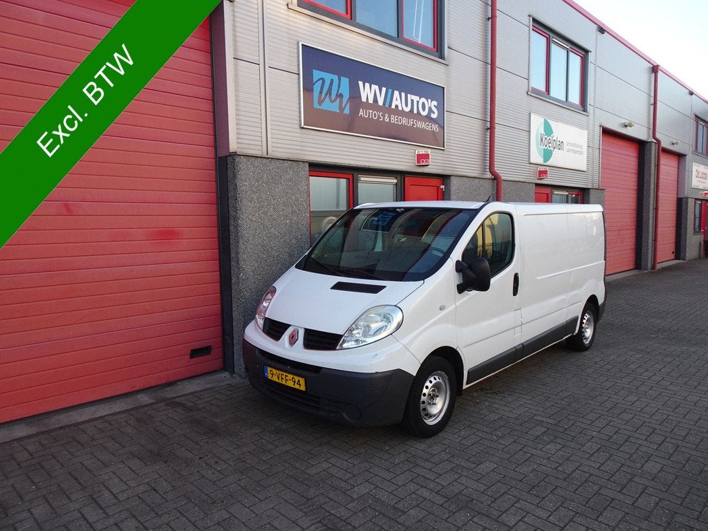 Renault Trafic 2.0 dCi T29 L2H1 airco 3 e versnelling stuk !, Auto diversen, Schadeauto's, 1995 cc, Overige carrosserieën, Wit