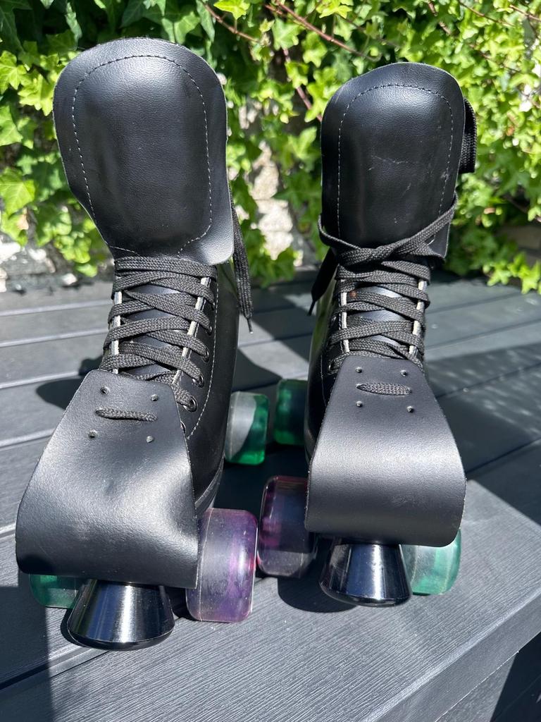 Zwarte RSI rolschaatsen met gekleurde wielen - Maat 38, Sport en Fitness, Skeelers, Overige merken, Overige typen, Ophalen of Verzenden