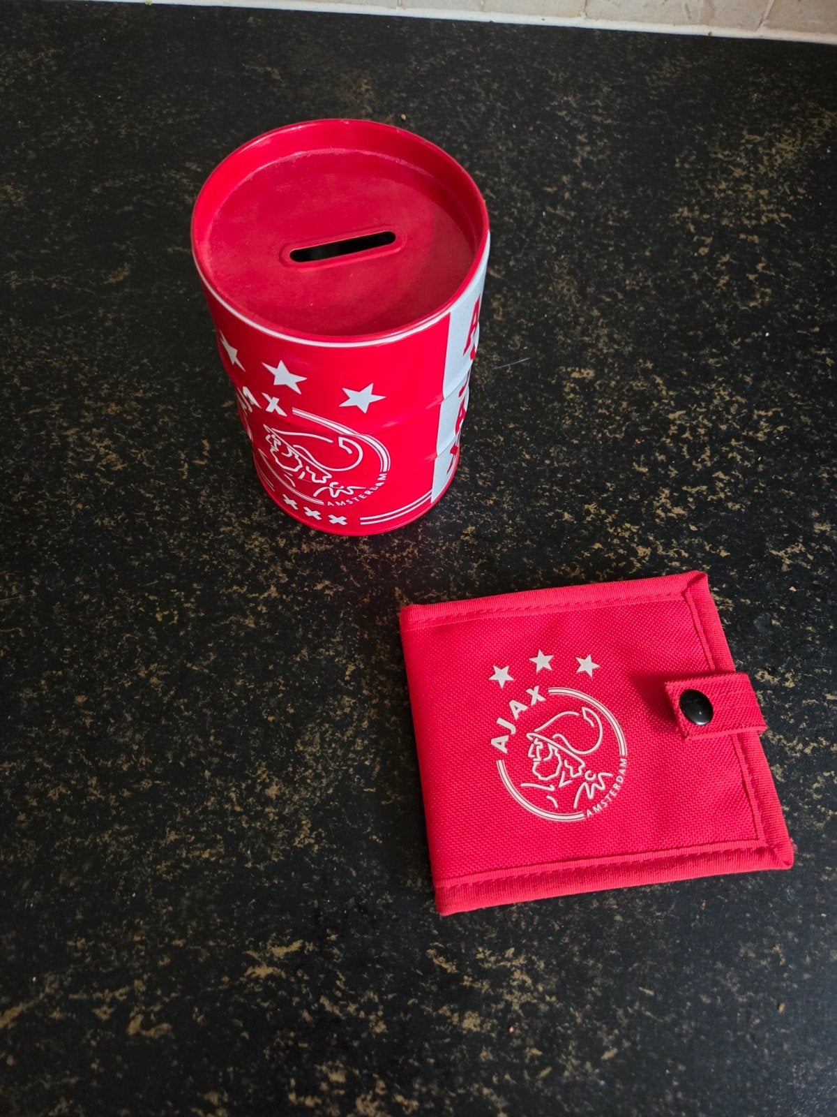 Ajax Spaarpot en Portemonnee Set - Voetbal Fan Must-have, Verzamelen, Spaarpotten, Ophalen of Verzenden, Gebruikt, Metaal of Blik