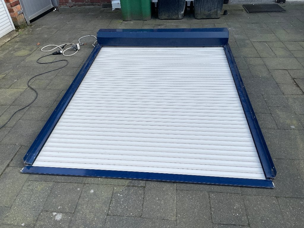 blauw/wit electrisch rolluik breed 1.74 mtr x 2.25 mtr hoog, Ophalen, Gebruikt, 200 cm of meer, Wit