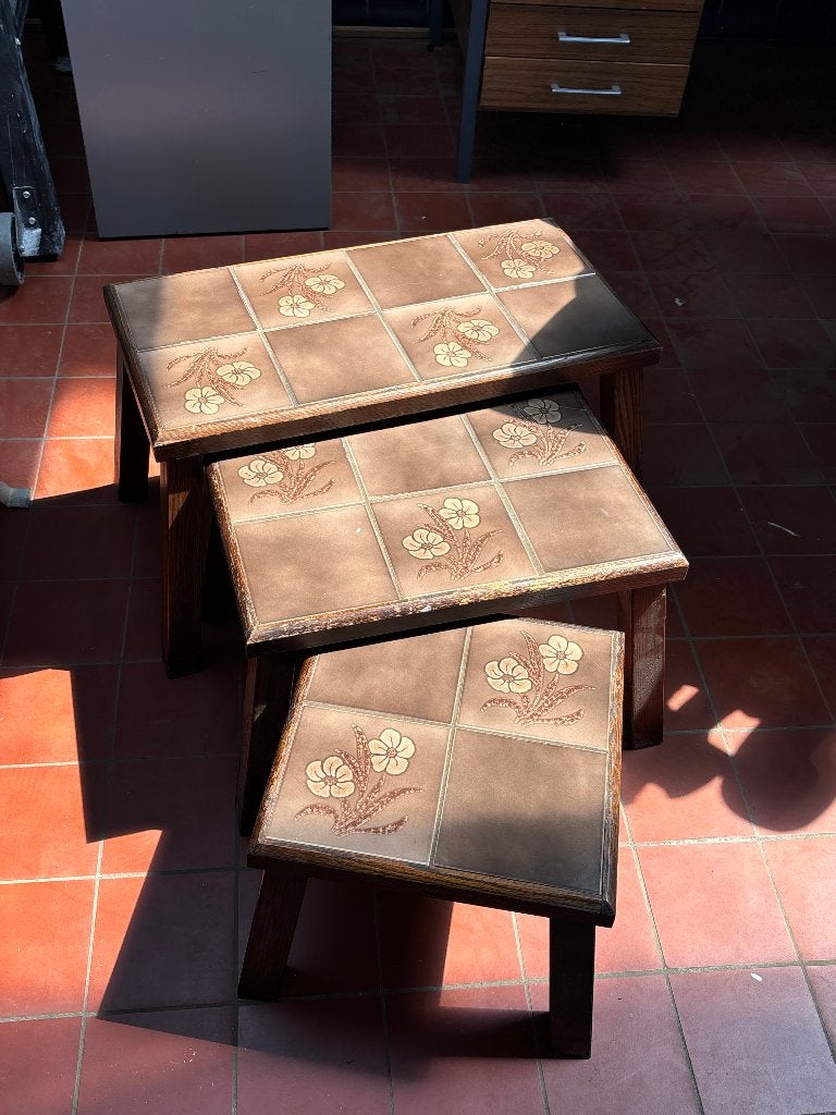 Vintage Mimiset Nesting Tables Hout Keramiek Tegels  CS27152, Ophalen
