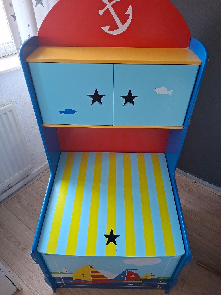 Speelgoed/ verkleed kist, Ophalen, Zo goed als nieuw, Jongen of Meisje