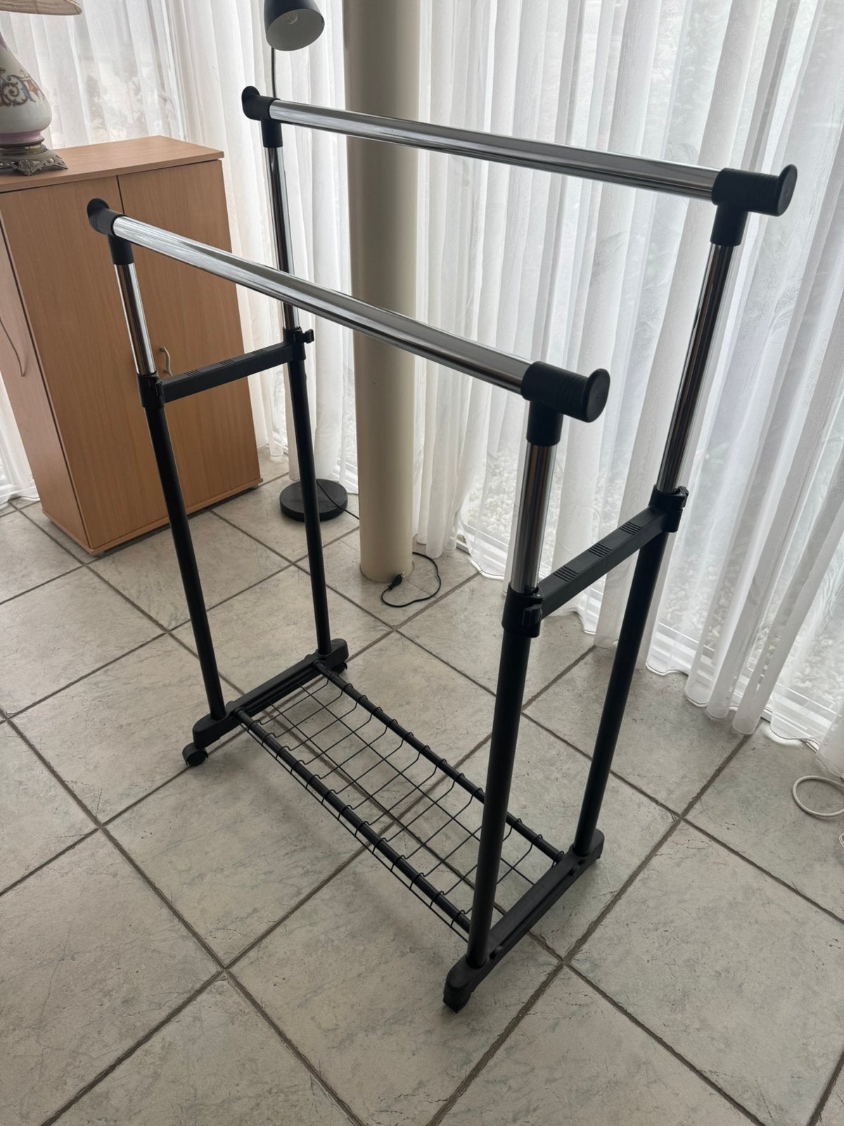 Nieuw kledingrek op wielen, Ophalen, Nieuw