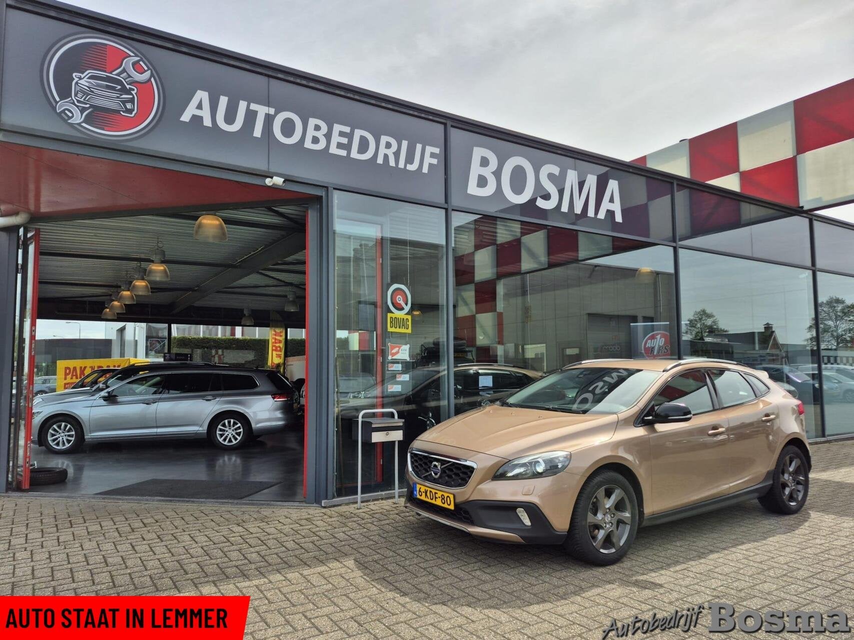Volvo V40 Cross Country 1.6 T4 Momentum, Voorwielaandrijving, Huisgarantie, 4 cilinders, 179 pk