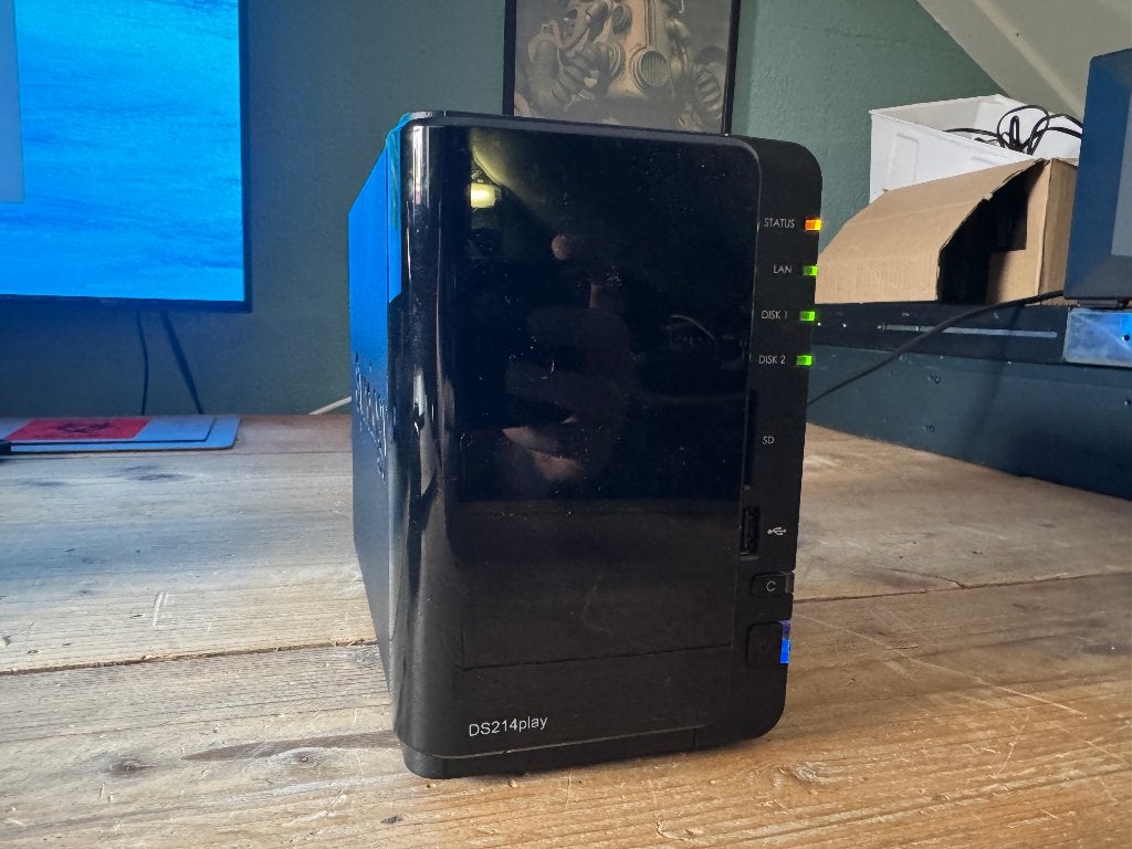 Synology DS214play NAS + 2x WD Red 2TB – 4TB totaal, Ophalen of Verzenden, Zo goed als nieuw