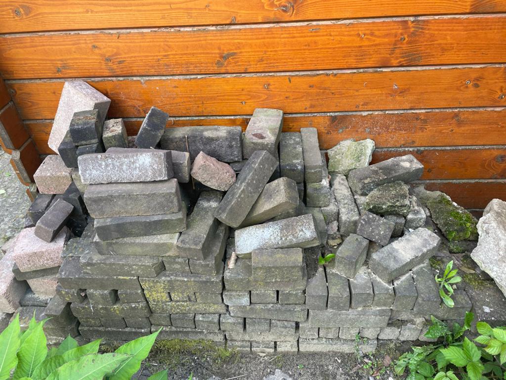 Gratis af te halen: kleine partij gebruikte klinkers, Ophalen, Gebruikt, Klinkers, Minder dan 5 m²