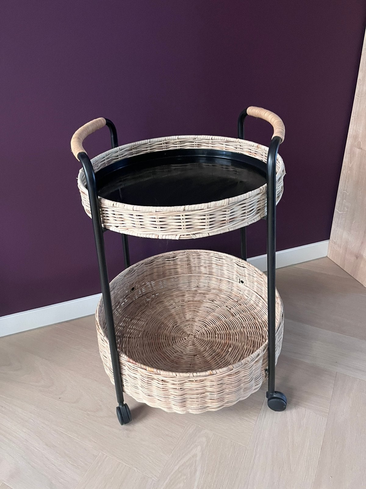 Etagere op wieltjes riet+metaal, zeer sterk/max hoogte 67, Ophalen, Zo goed als nieuw, Trolley