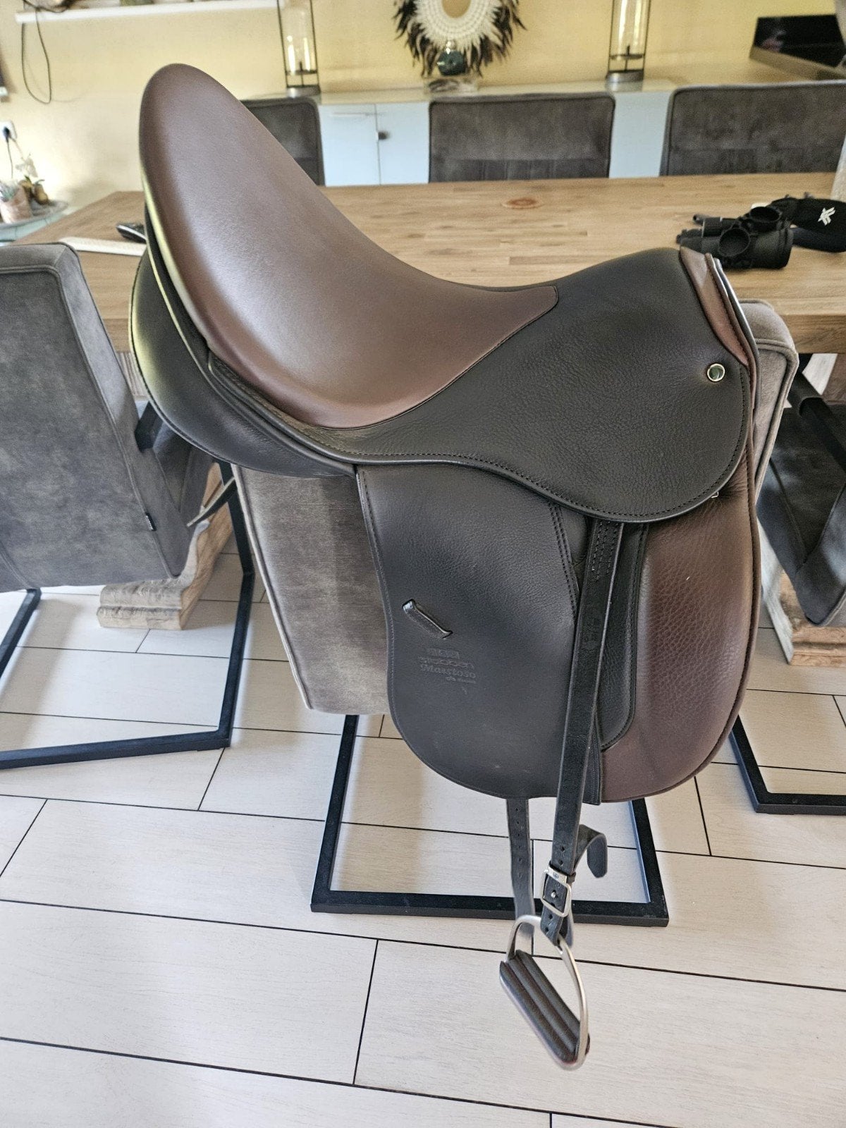 Stubben Maestoso dressuurzadel, Dieren en Toebehoren, Ophalen, L (17.5 inch), Dressuur, Stubben