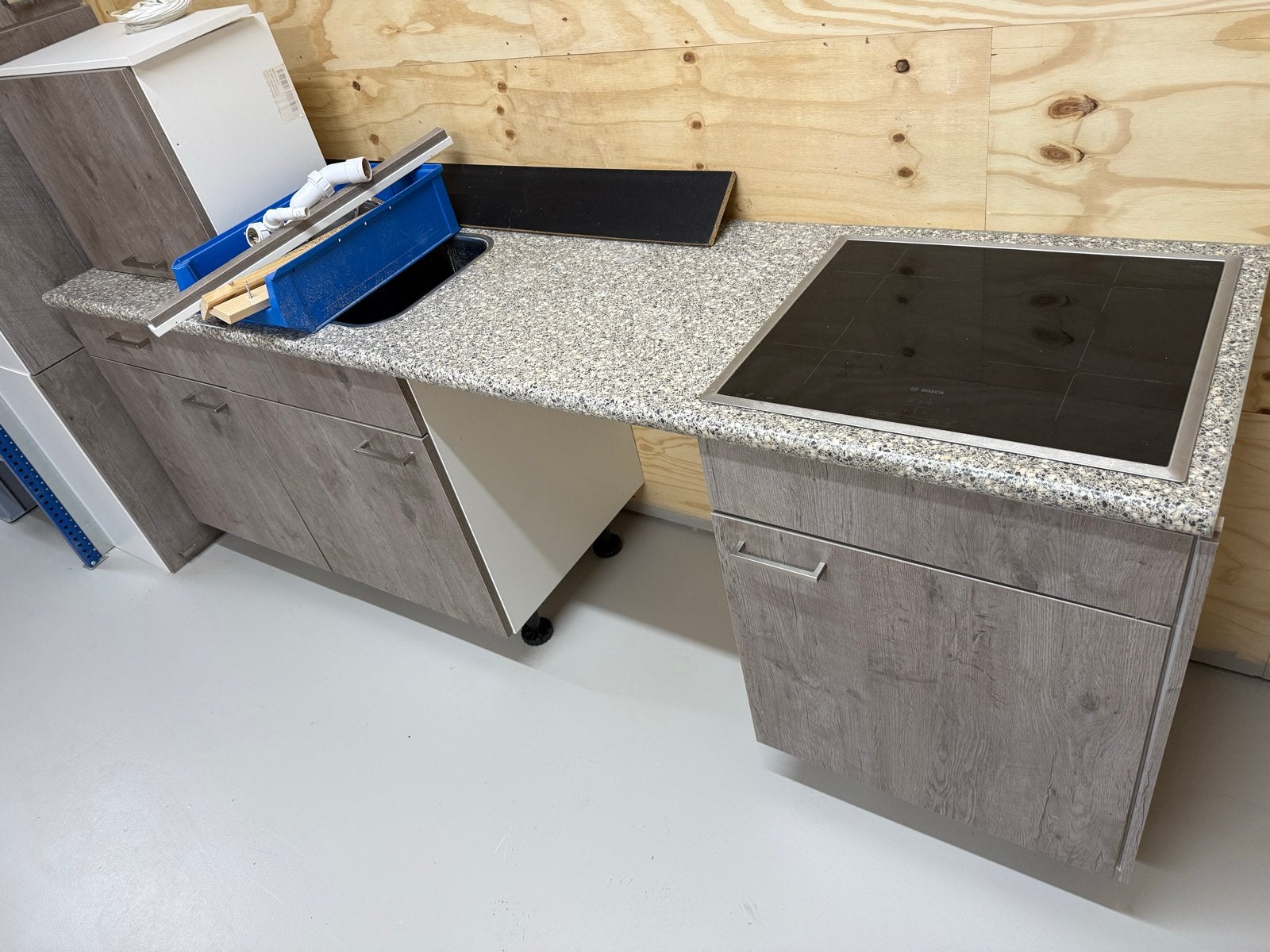 Compacte Keukenblok 240x60cm met Bosch Inductie & Afzuigkap, Gebruikt, Overige materialen, Enkelwandige keuken, Ophalen of Verzenden