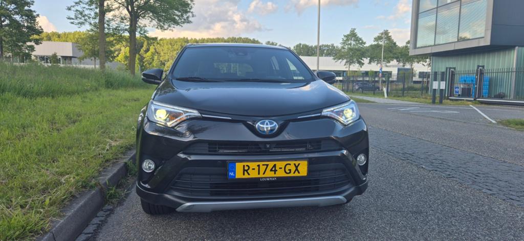 Toyota Rav4 2.5 Vvt-i Hybrid 155pk 2WD Aut 2017 Bruin, Auto's, Toyota, Zwart, Bruin, Leder en Stof, 155 pk