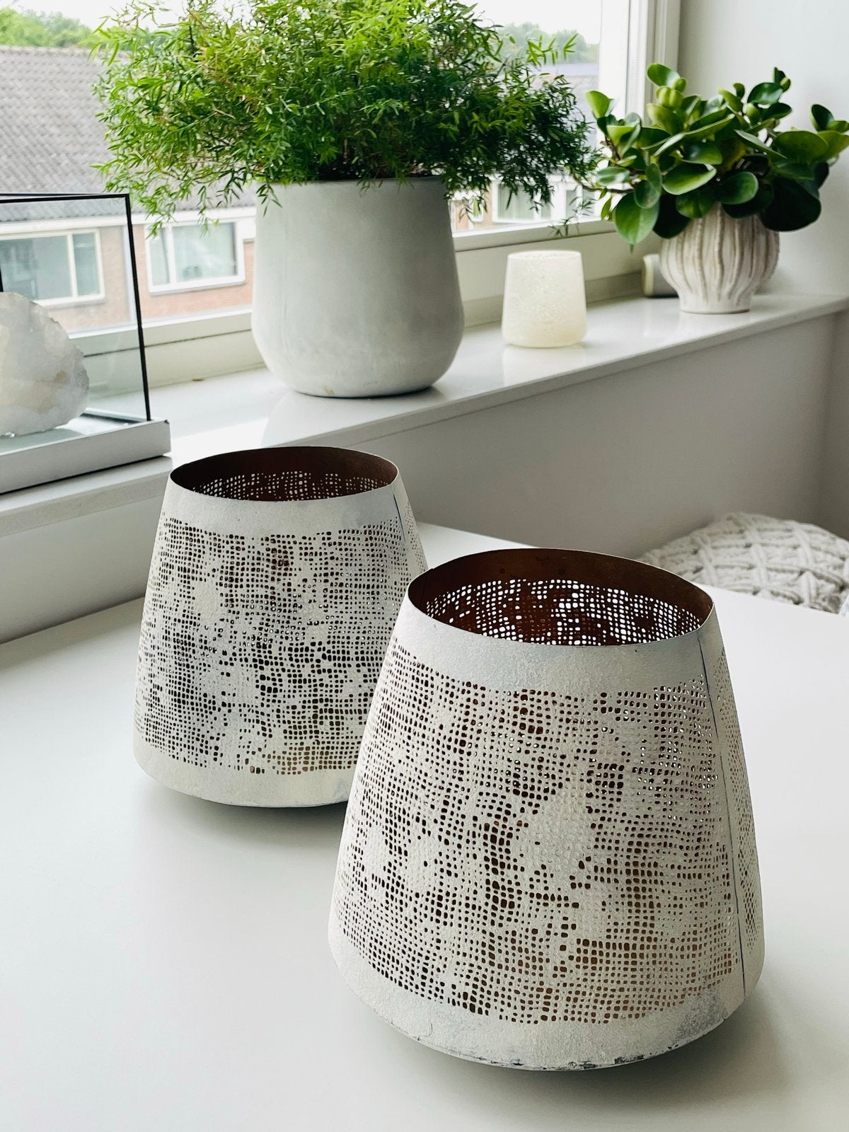 2 Grote Mrs Bloom Windlichten - Mat Wit & Goudkleurig, Windlicht, Ophalen of Verzenden, Zo goed als nieuw, Metaal