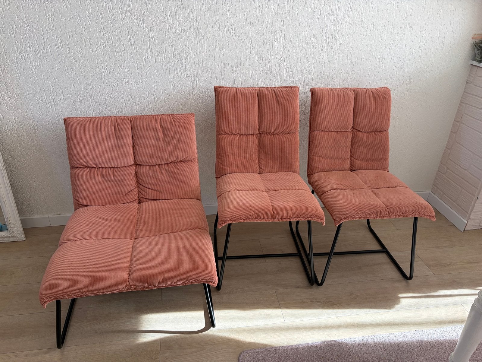 3 Roze ribfluwelen stoelen met metalen onderstel, Huis en Inrichting, Ophalen, Gebruikt, Overige kleuren, Drie