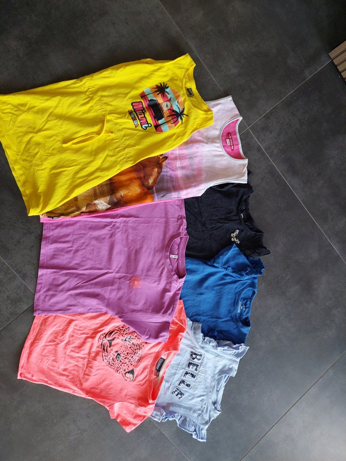 t-shirts en jurkjes maat 122-128, Kinderen en Baby's, Kinderkleding | Maat 122, Ophalen of Verzenden, Zo goed als nieuw, Meisje