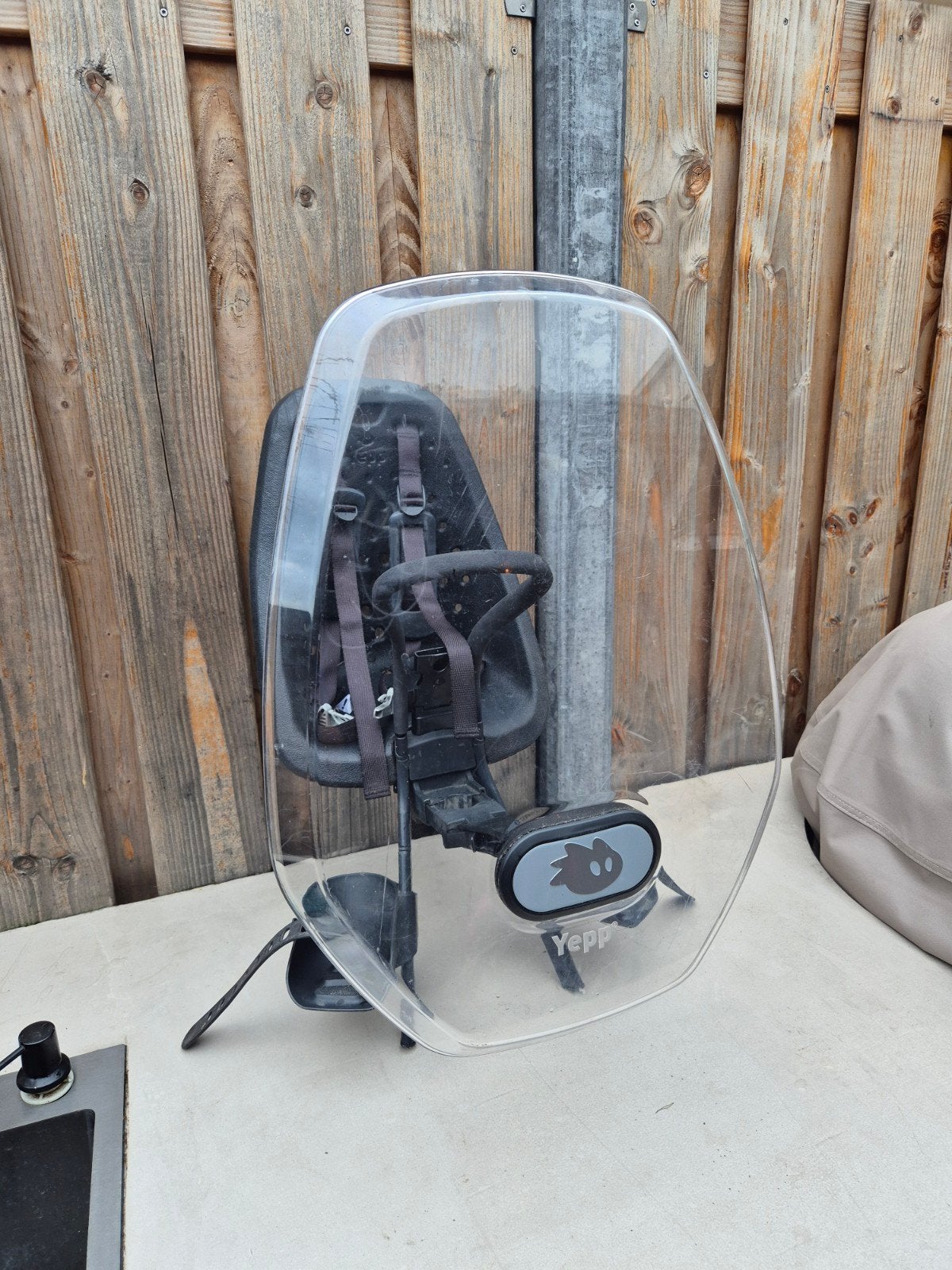 Yepp Mini Black kinderfietsstoel met windscherm, Ophalen, Yepp, Voorzitje, 0 t/m 13 kg