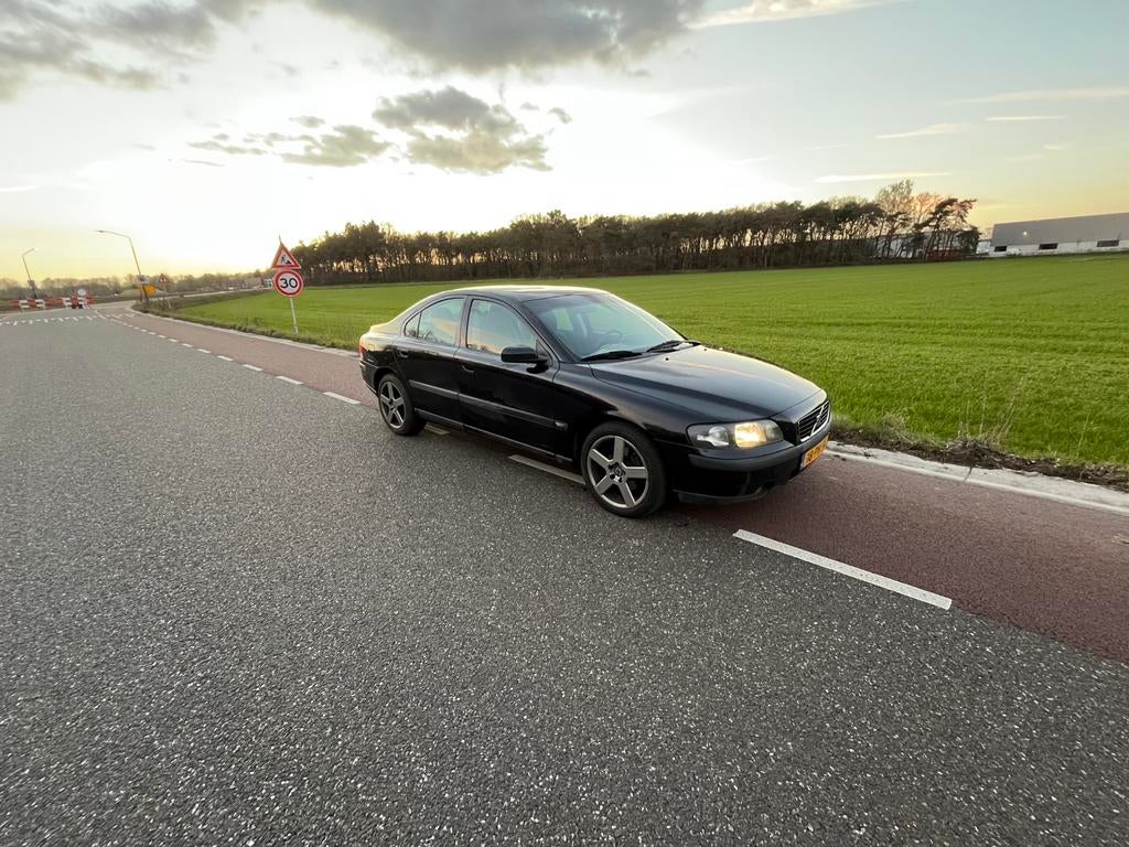 Volvo S60 2.4 170pk AUT 2004 Zwart, Zwart, Zwart, Bedrijf, 2435 cc