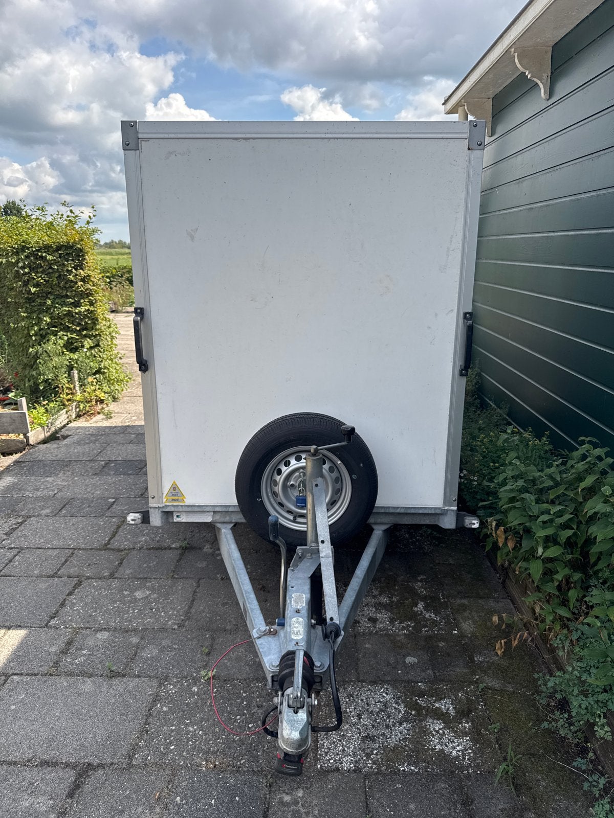 Hapert Gesloten Aanhangwagen - Dubbelasser, Ophalen, Gebruikt