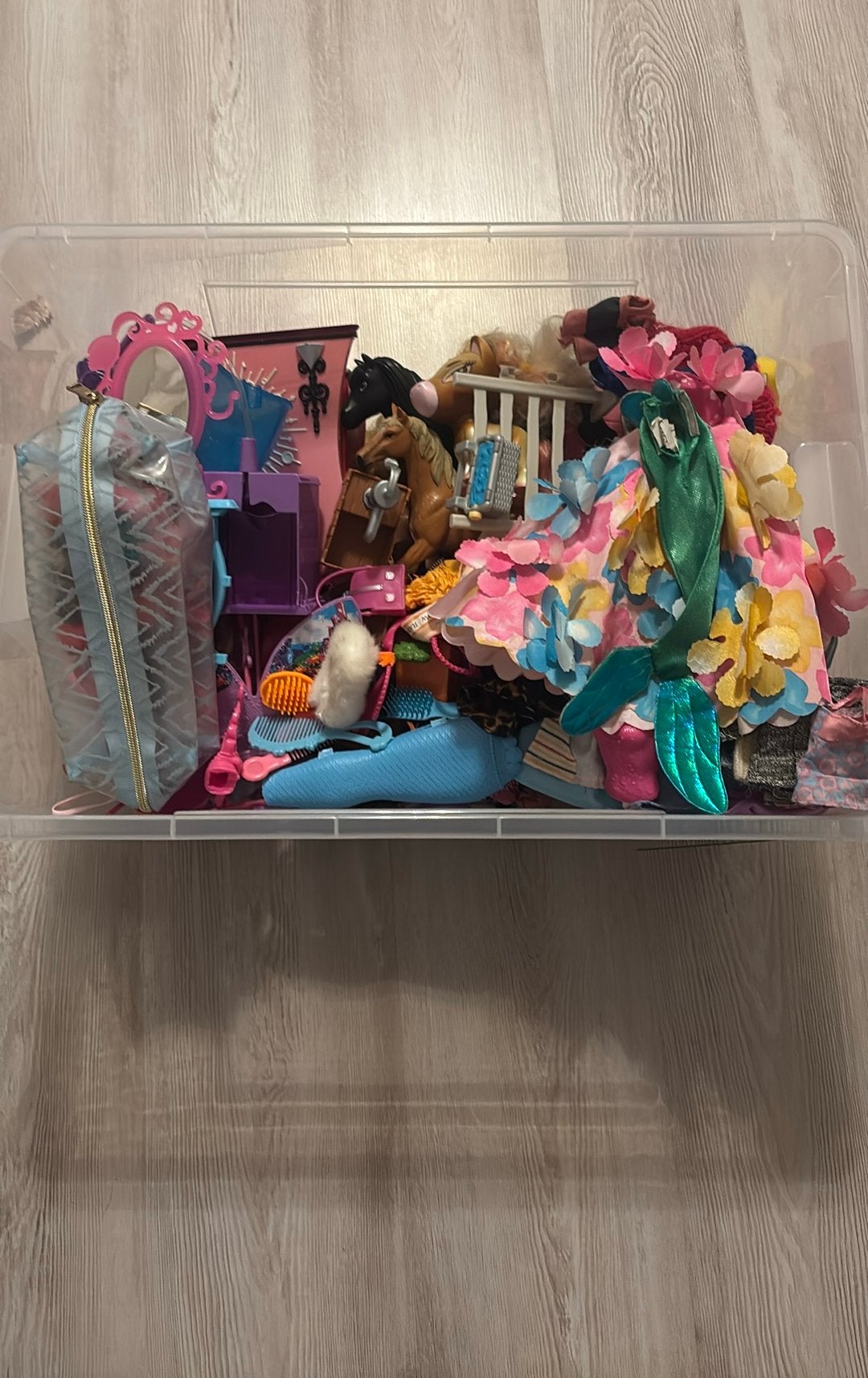 Barbie suprise doos, moet weg door verbouwing dochters kamer, Verzamelen, Ophalen of Verzenden, Zo goed als nieuw