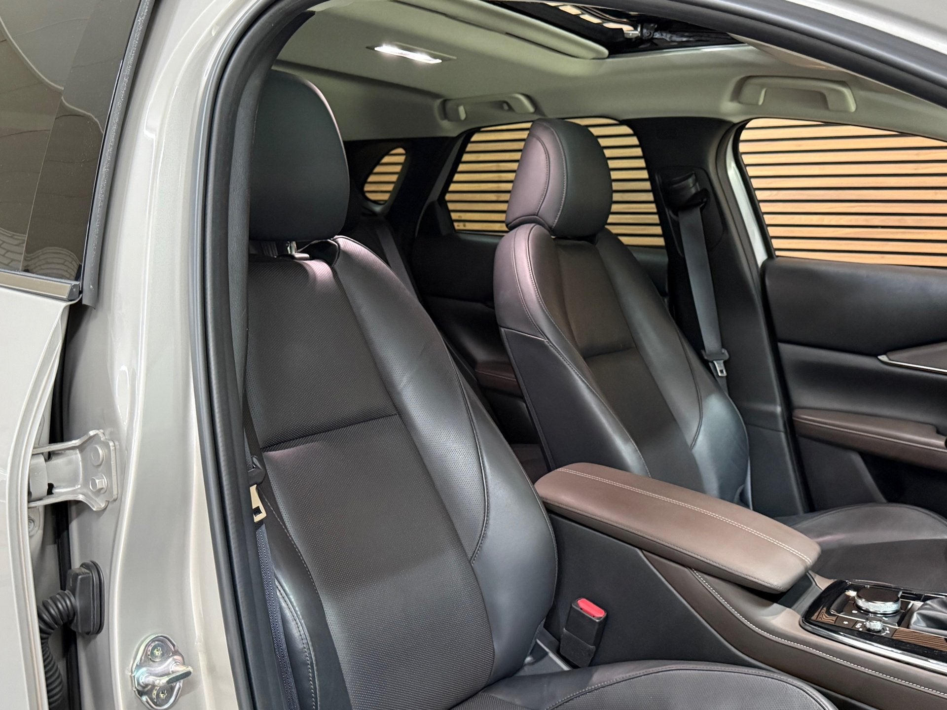 Mazda CX-30 2.0 e-SkyActiv-X M Hybrid Luxury | Pano | Leder, Gebruikt, Bruin, SUV of Terreinwagen, 1430 kg