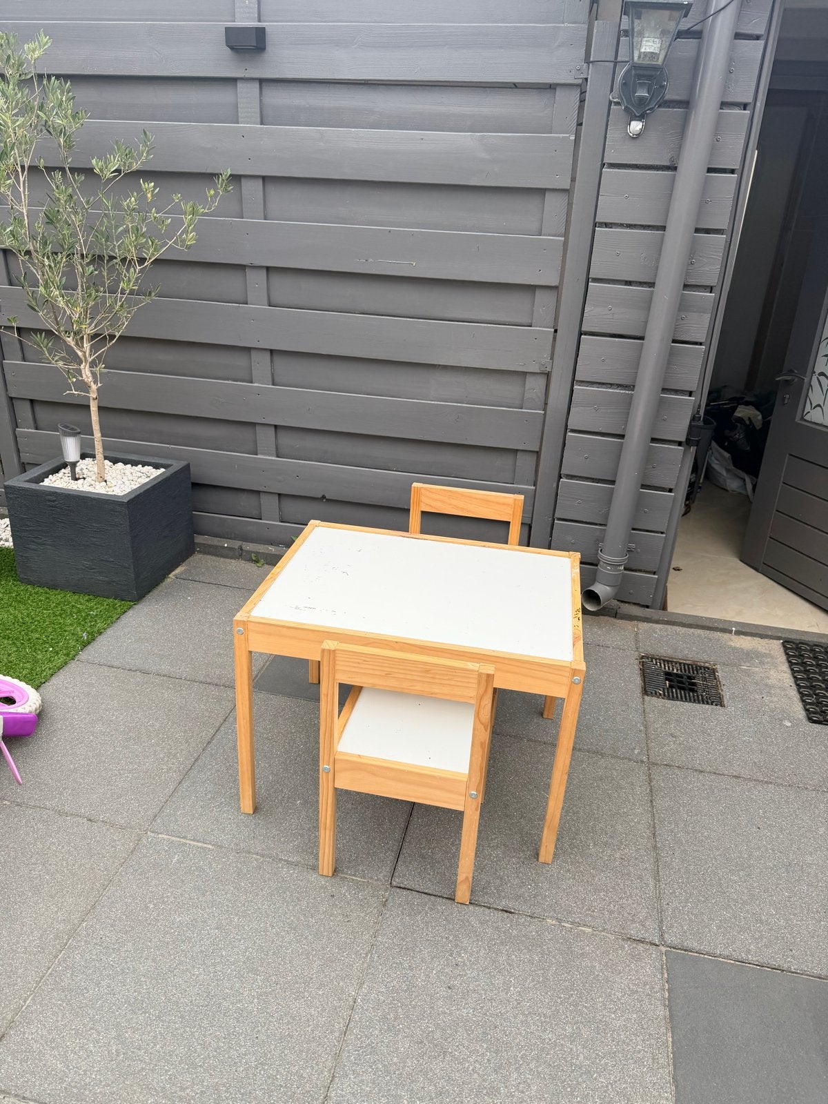 IKEA Tafeltje met 2 stoelen, Kinderen en Baby's, Kinderkamer | Tafels en Stoelen, Ophalen, Zo goed als nieuw, Tafel(s) en Stoel(en)