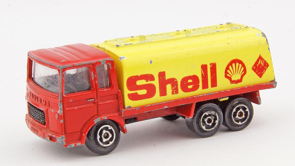 Majorette - Saviem Shell Petrol Truck, Hobby en Vrije tijd, Ophalen of Verzenden, Gebruikt, Bus of Vrachtwagen