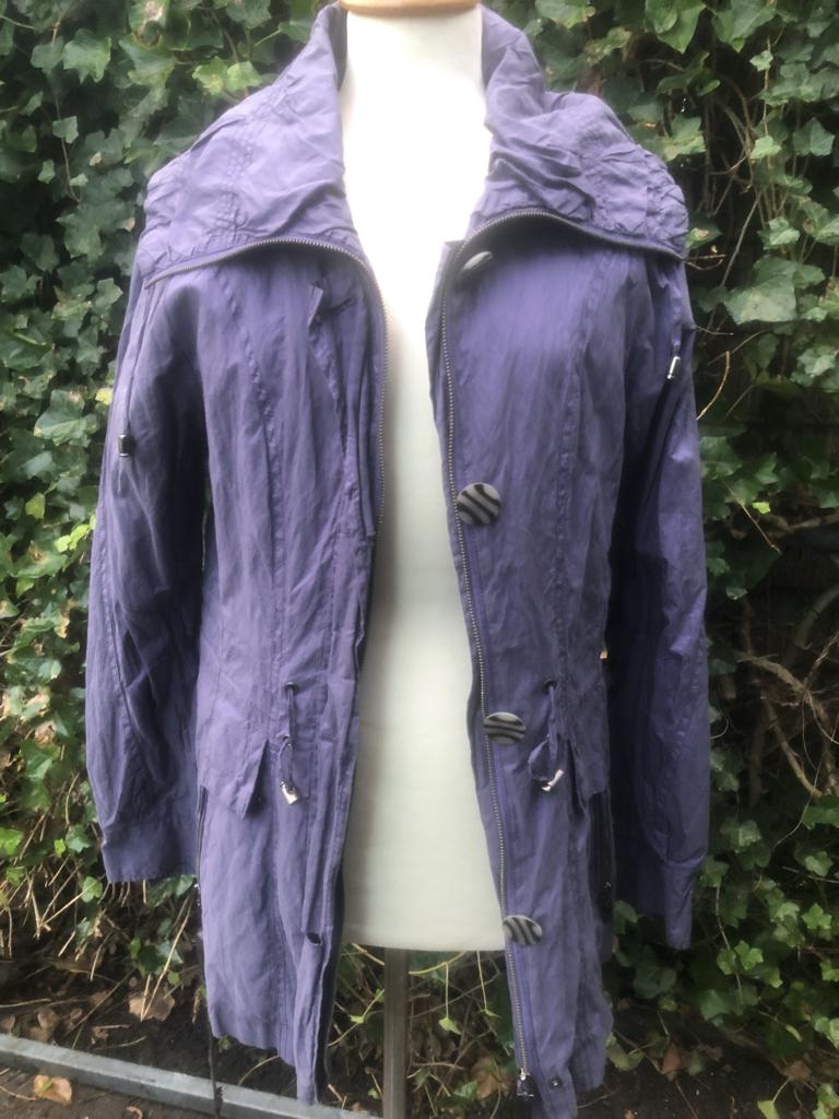 RESET paarse gewatteerde jas maat 38 mooie knopen en rits, Kleding | Dames, Jassen | Winter, Maat 38/40 (M), Paars, Ophalen of Verzenden
