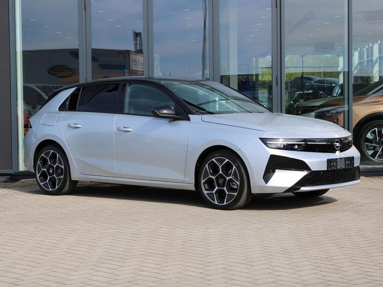 Opel Astra 1.6 Turbo Plug In Hybrid Ultimate VOORRAAD KORTIN, Auto's, Opel, Automaat, Gebruikt, 194 pk, 4 cilinders