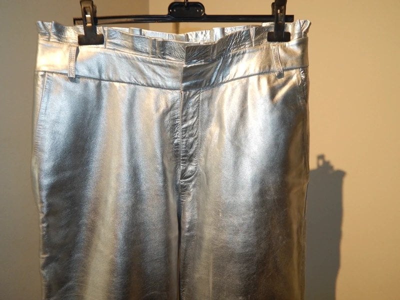 Est'seven zilveren broek van leer wijde rechte pijpen mt 42, Kleding | Dames, Overige kleuren, Verzenden, Maat 42/44 (L), Est'seven